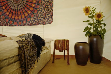 雄库鲁帐篷营地酒店